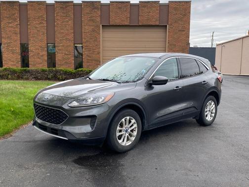 Magnetic Metallic 2020 Ford Escape SE