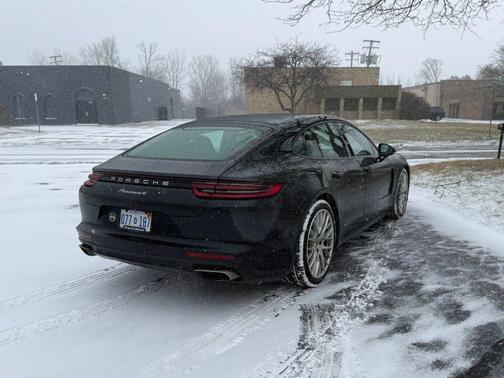 2018 Porsche Panamera 4