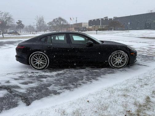 2018 Porsche Panamera 4