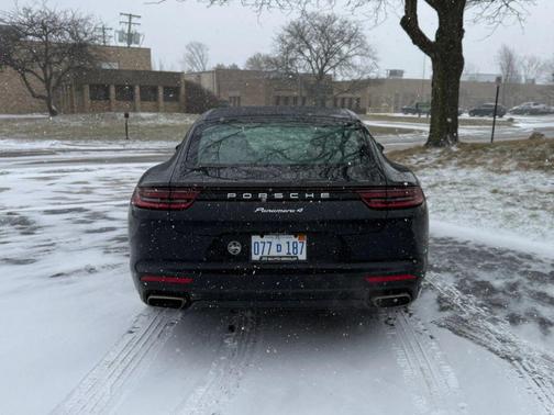 2018 Porsche Panamera 4