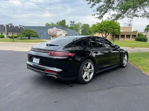2018 Porsche Panamera 4