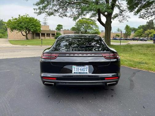2018 Porsche Panamera 4