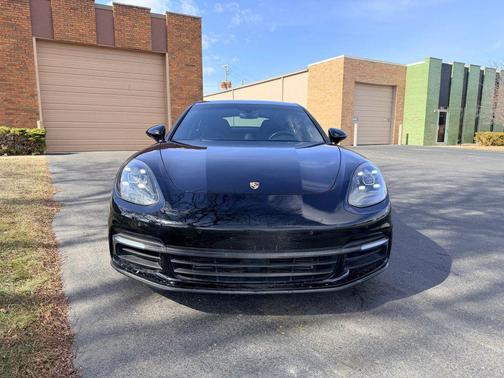 2018 Porsche Panamera 4