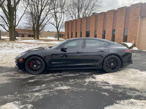 2018 Porsche Panamera 4