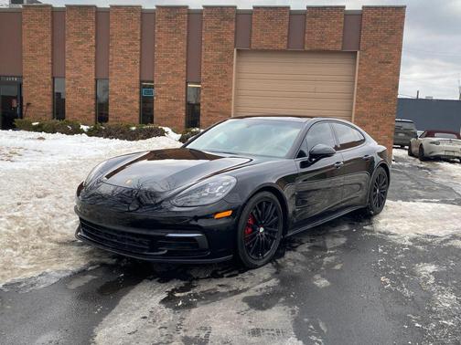 2018 Porsche Panamera 4