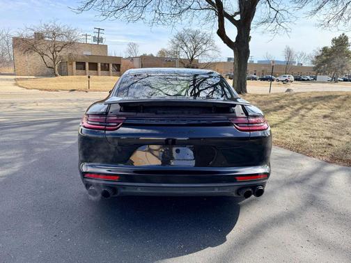 2018 Porsche Panamera 4