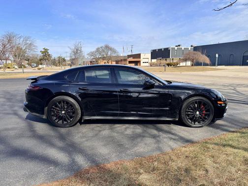 2018 Porsche Panamera 4