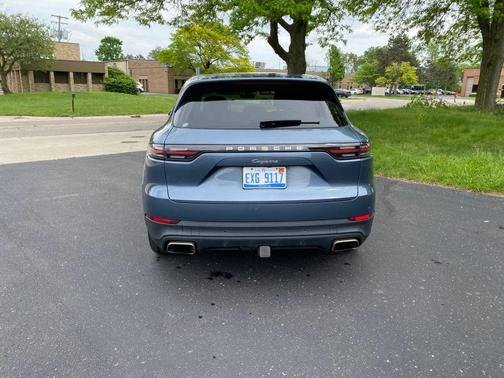 Blue 2019 Porsche Cayenne Cayenne