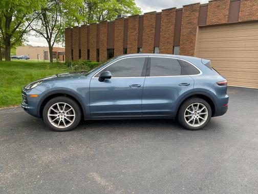 Blue 2019 Porsche Cayenne Cayenne