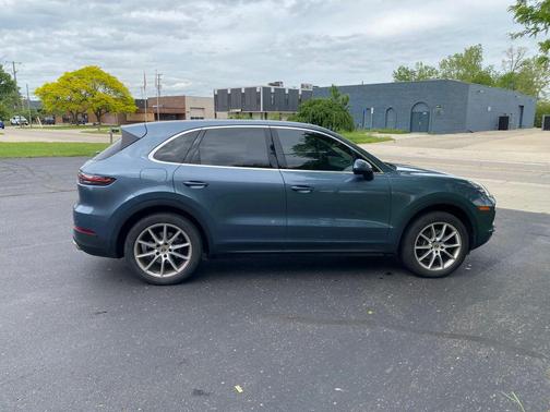 Blue 2019 Porsche Cayenne Cayenne