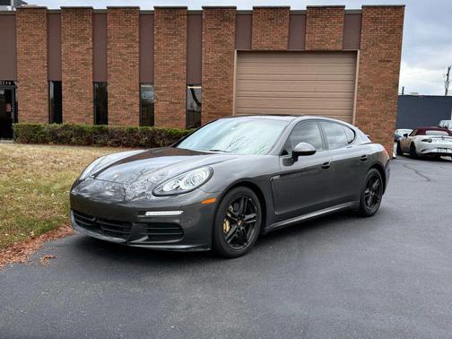 2016 Porsche Panamera 4