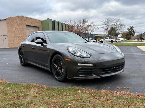 2016 Porsche Panamera 4