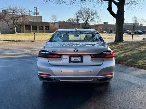 2021 BMW 750 i xDrive