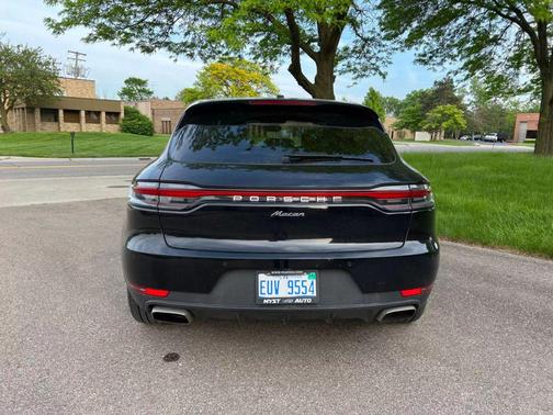 2020 Porsche Macan Sport Utility 4D