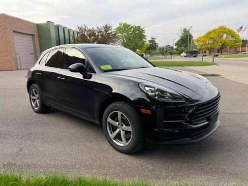 2020 Porsche Macan Sport Utility 4D