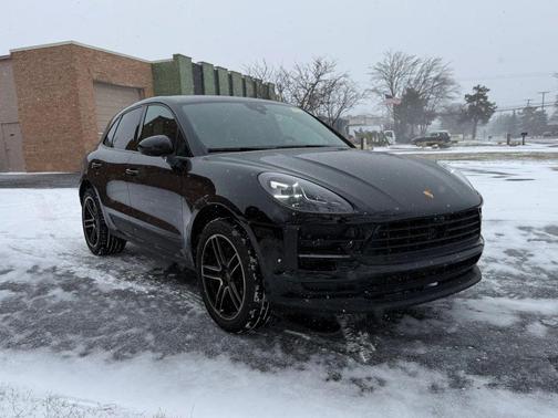2021 Porsche Macan Sport Utility 4D