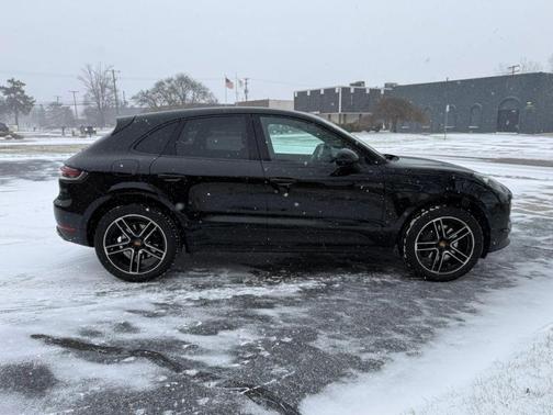 2021 Porsche Macan Sport Utility 4D