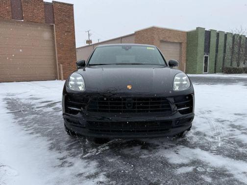 2021 Porsche Macan Sport Utility 4D