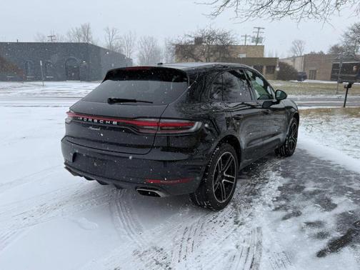 2021 Porsche Macan Sport Utility 4D