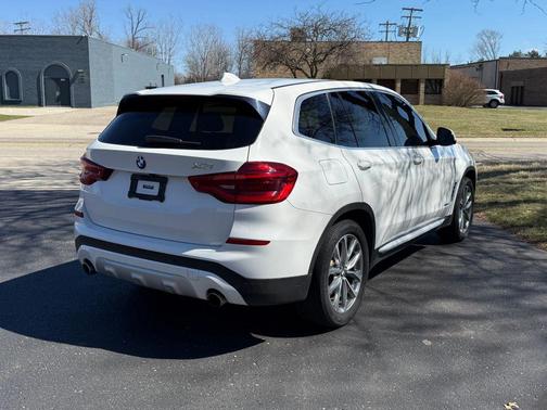White 2018 BMW X3 xDrive30i