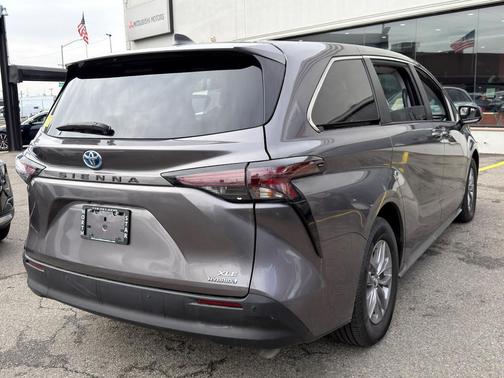 2023 Toyota Sienna XLE