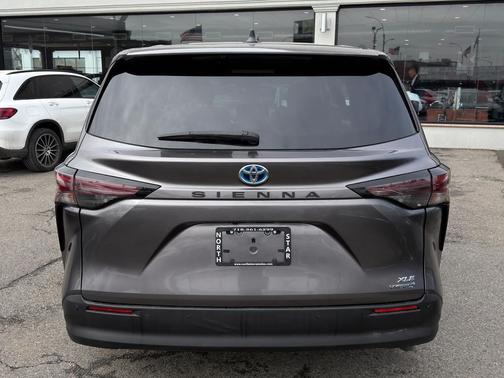 2023 Toyota Sienna XLE