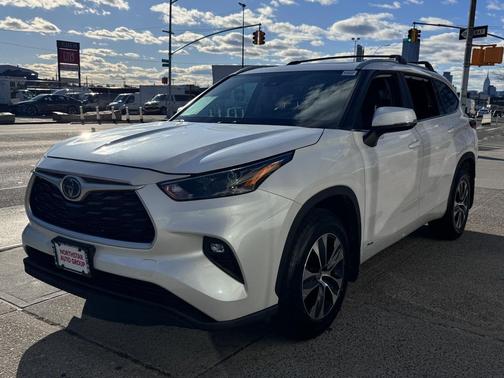 2023 Toyota Highlander Hybrid XLE