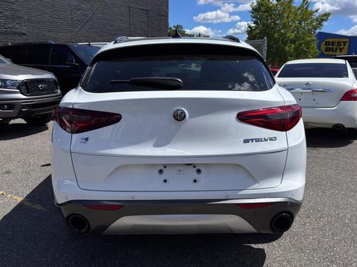 2022 Alfa Romeo Stelvio Ti