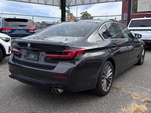 2022 BMW 530 i