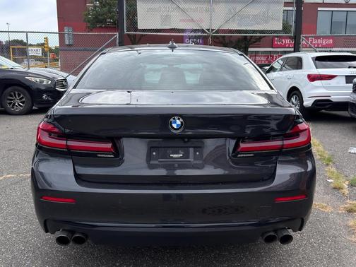 2022 BMW 530 i
