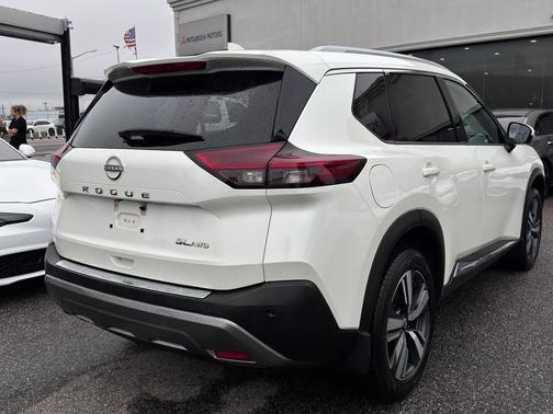 2022 Nissan Rogue SL
