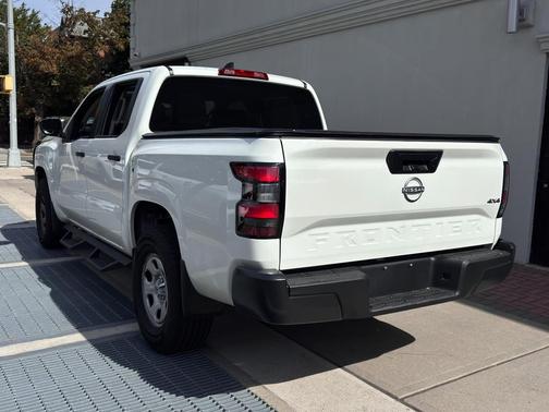 2024 Nissan Frontier SL