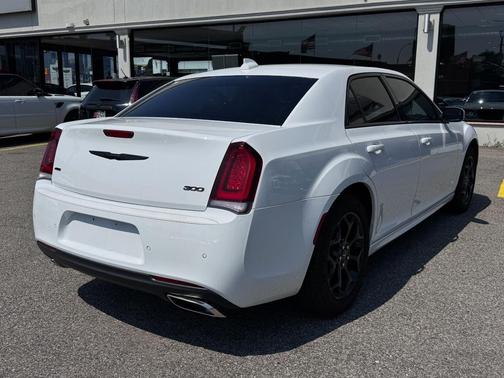 2022 Chrysler 300 Touring