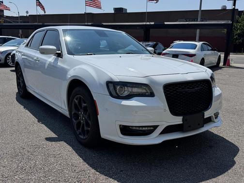 2022 Chrysler 300 Touring