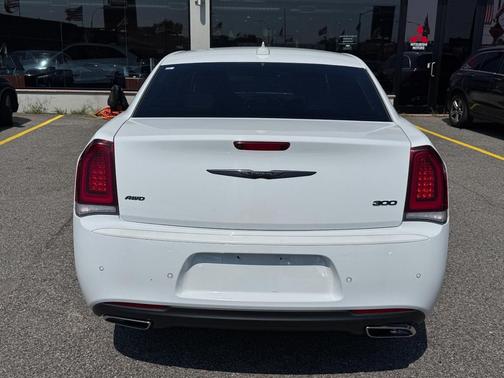 2022 Chrysler 300 Touring