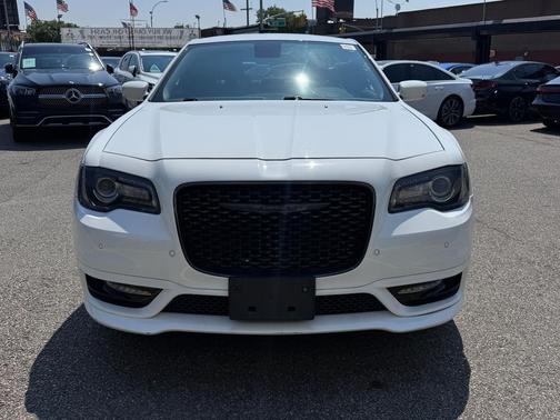 2022 Chrysler 300 Touring