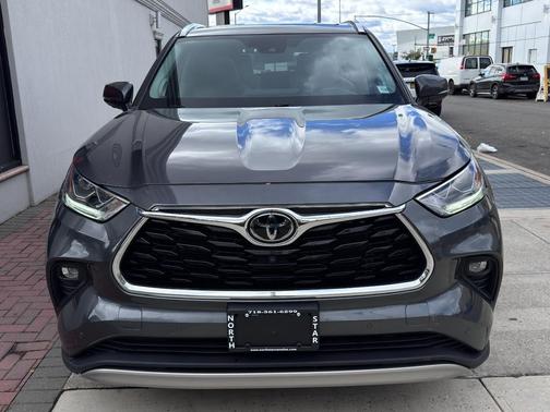 2022 Toyota Highlander Platinum