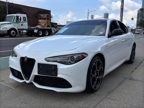 2023 Alfa Romeo Giulia Veloce AWD