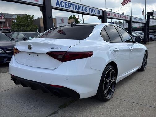 2023 Alfa Romeo Giulia Veloce AWD