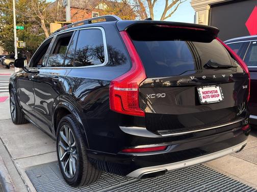 2016 Volvo XC90 T6 Momentum