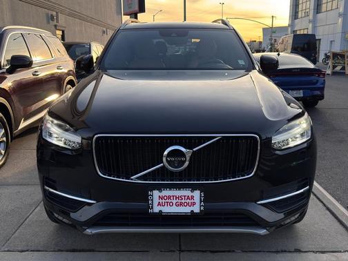 2016 Volvo XC90 T6 Momentum