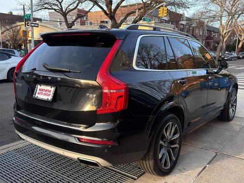 2016 Volvo XC90 T6 Momentum