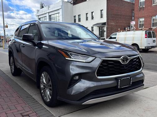 2022 Toyota Highlander Platinum