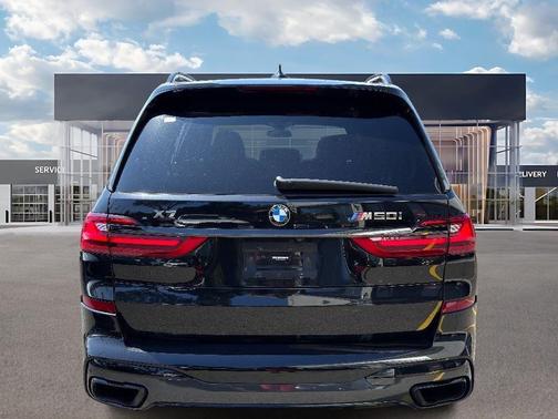 2022 BMW X7 M50i