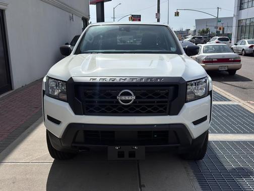 2024 Nissan Frontier SL
