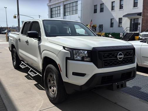 2024 Nissan Frontier SL