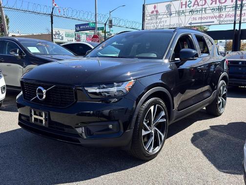 2021 Volvo XC40 T5 R-Design