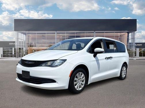 2020 Chrysler Voyager L