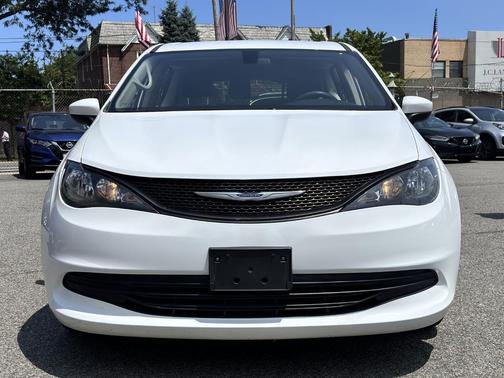 2020 Chrysler Voyager L