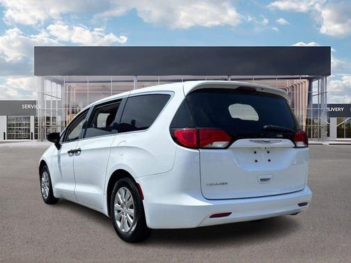 2020 Chrysler Voyager L